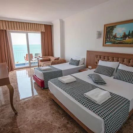 كريستال بيتش 3*